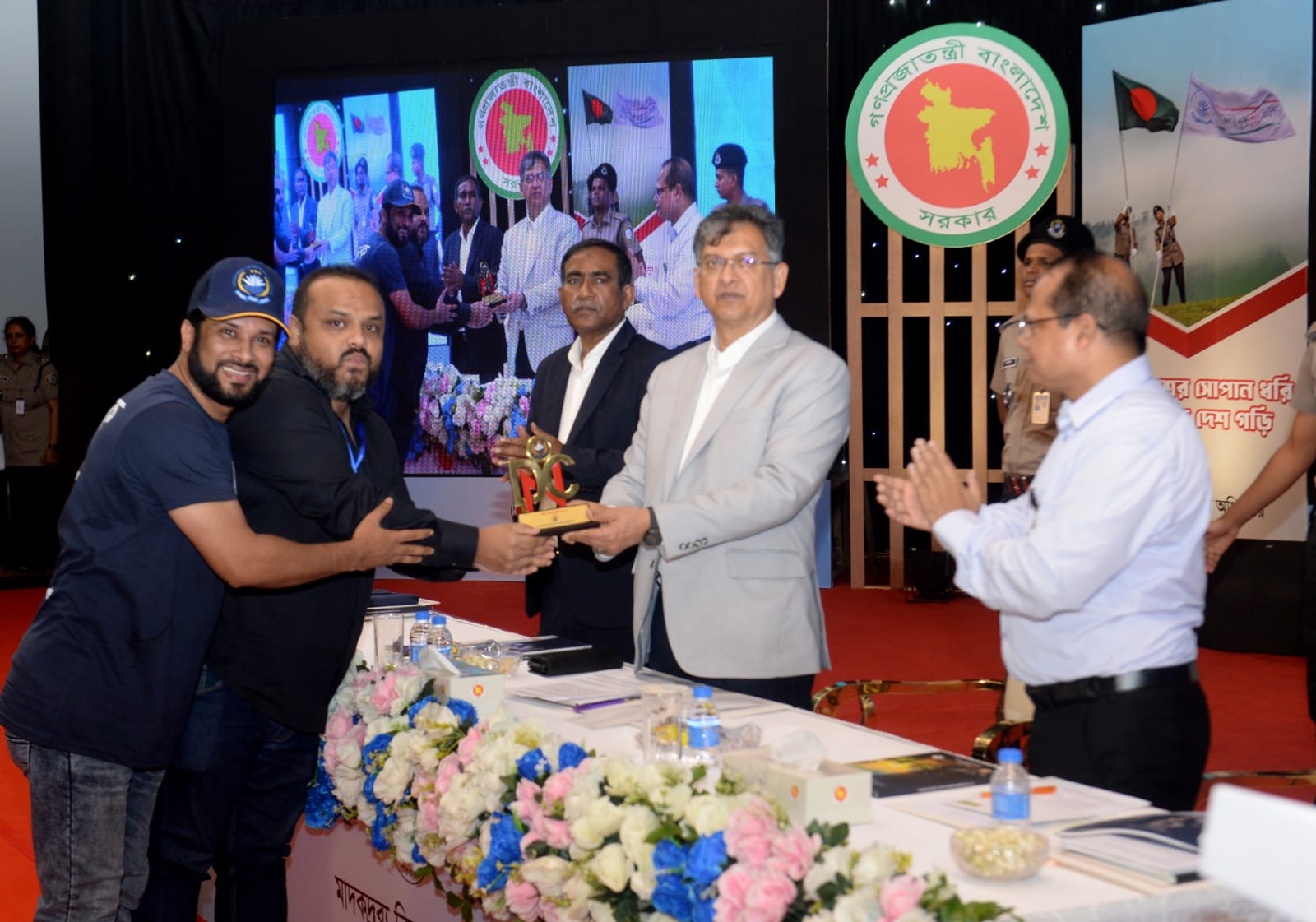 নির্বাচনী ইশতেহার অনুযায়ী দেশকে জুয়া ও মাদকমুক্ত করার লক্ষ্যে পদক্ষেপ নেয়া হচ্ছে- স্বরাষ্ট্রমন্ত্রী