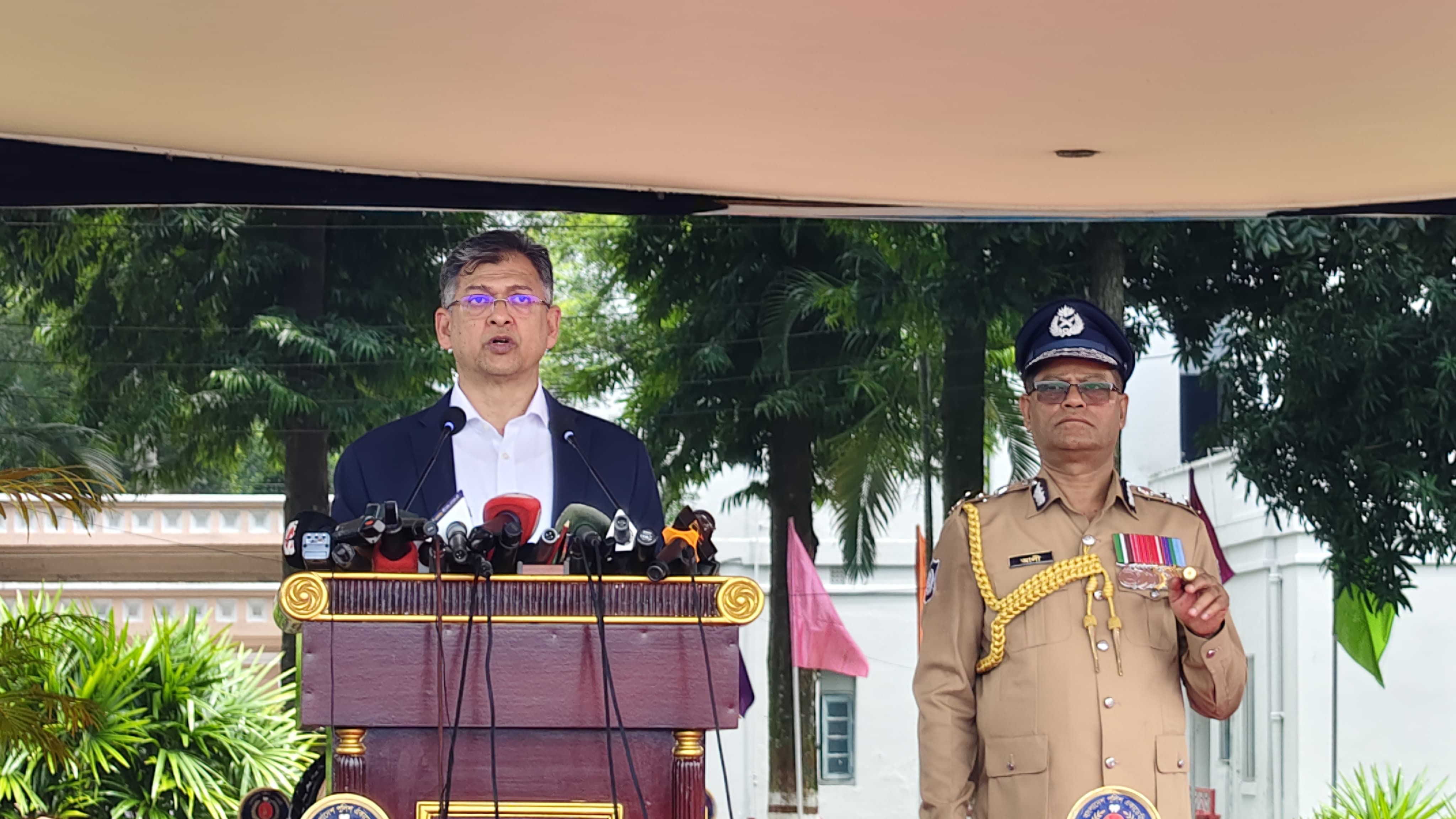 পুলিশকে জনগণের অকৃত্রিম বন্ধু ও নিরাপত্তার প্রতীক হতে হবে: স্বরাষ্ট্রমন্ত্রী